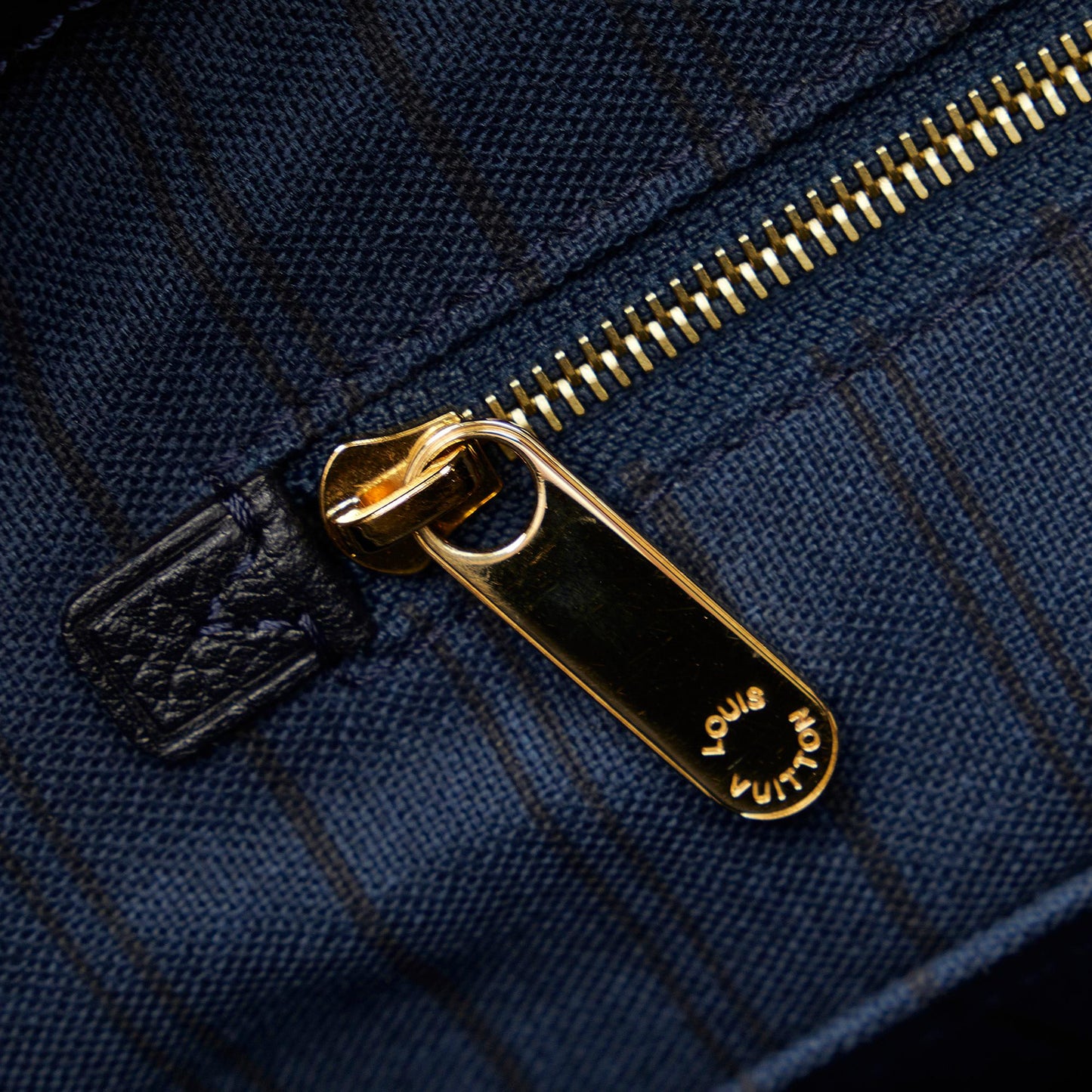 Louis Vuitton Monogram Empreinte Artsy MM (SHG-alqOdl)