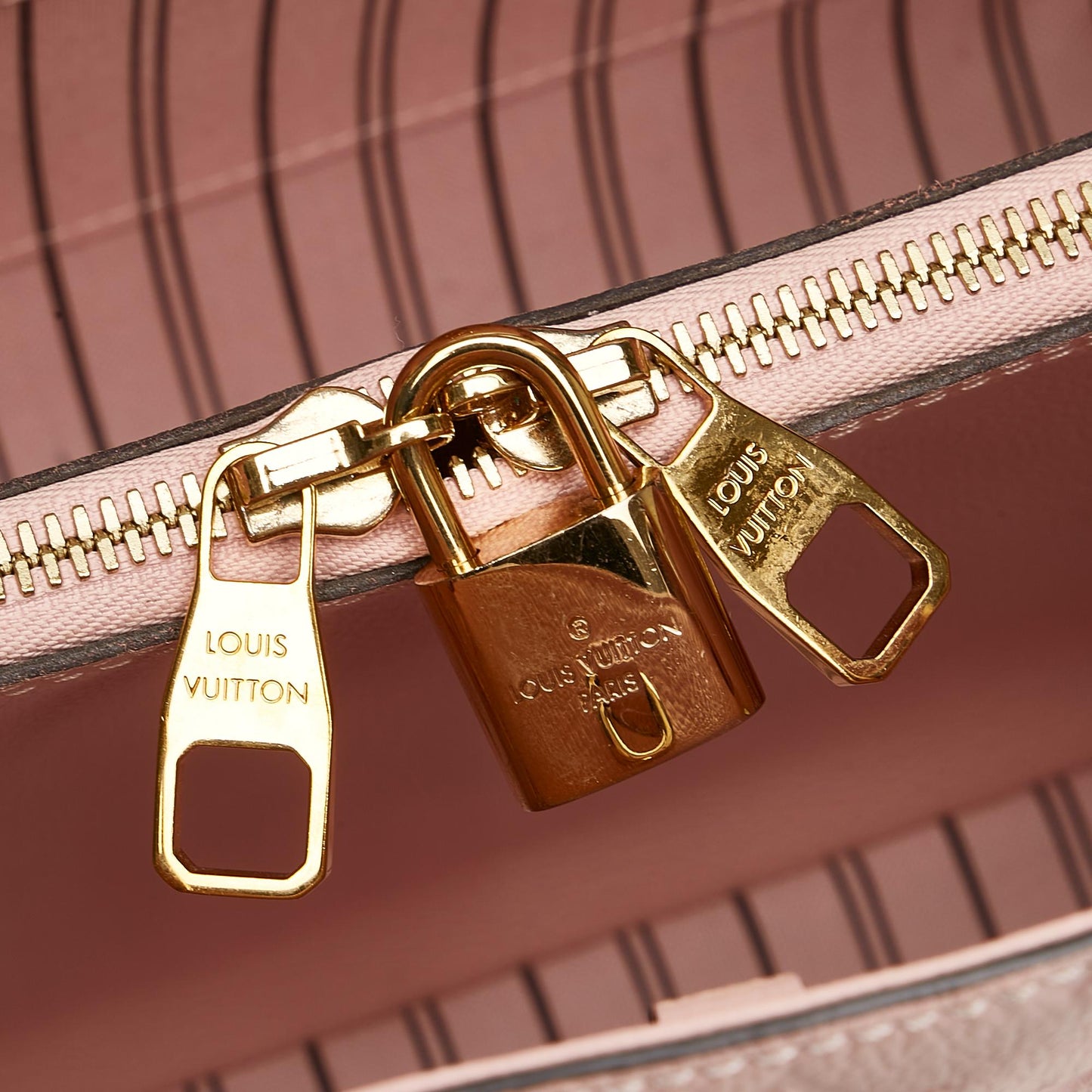 Louis Vuitton Monogram Empreinte Montaigne MM (SHG-sDVwMt)