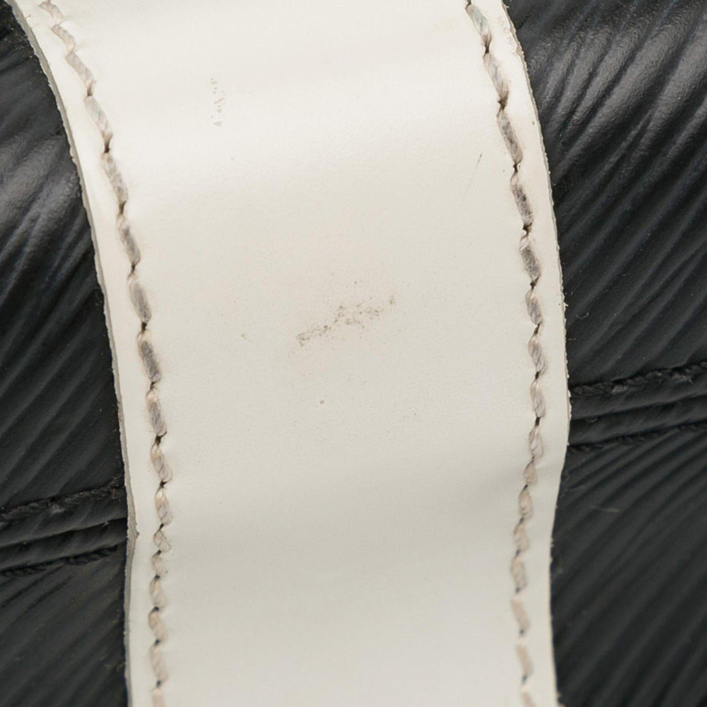Louis Vuitton Monogram Epi Trunk Twist MM (SHG-6ADril)