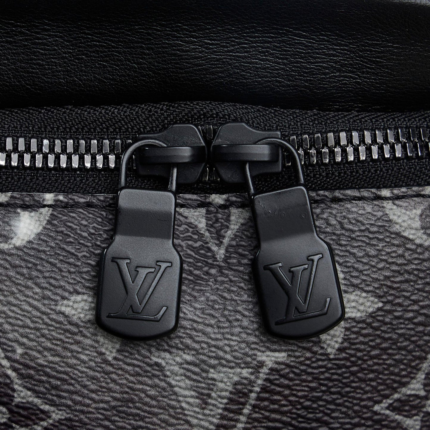 Louis Vuitton Monogram Galaxy Discovery Bumbag (SHG-eeGzY4)