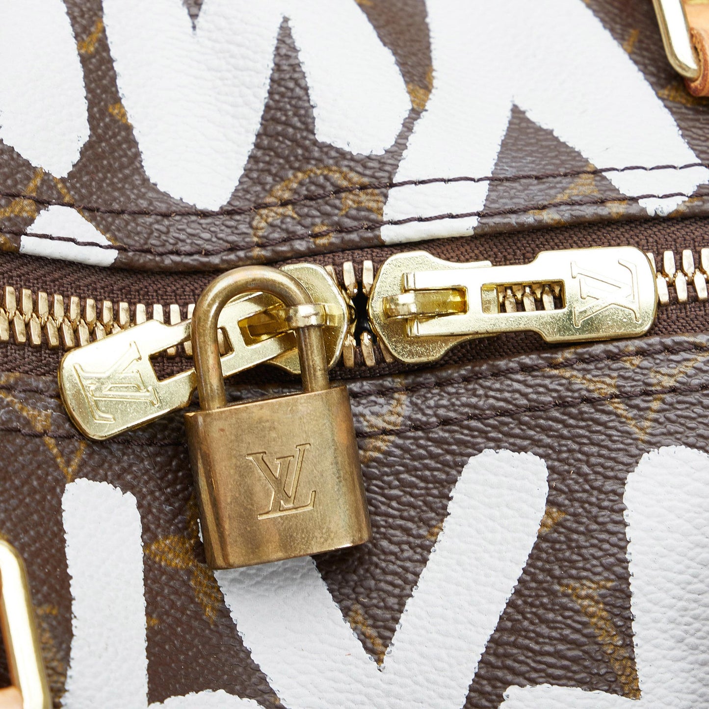 Louis Vuitton Monogram Graffiti Keepall 50 (SHG-PDztEU)