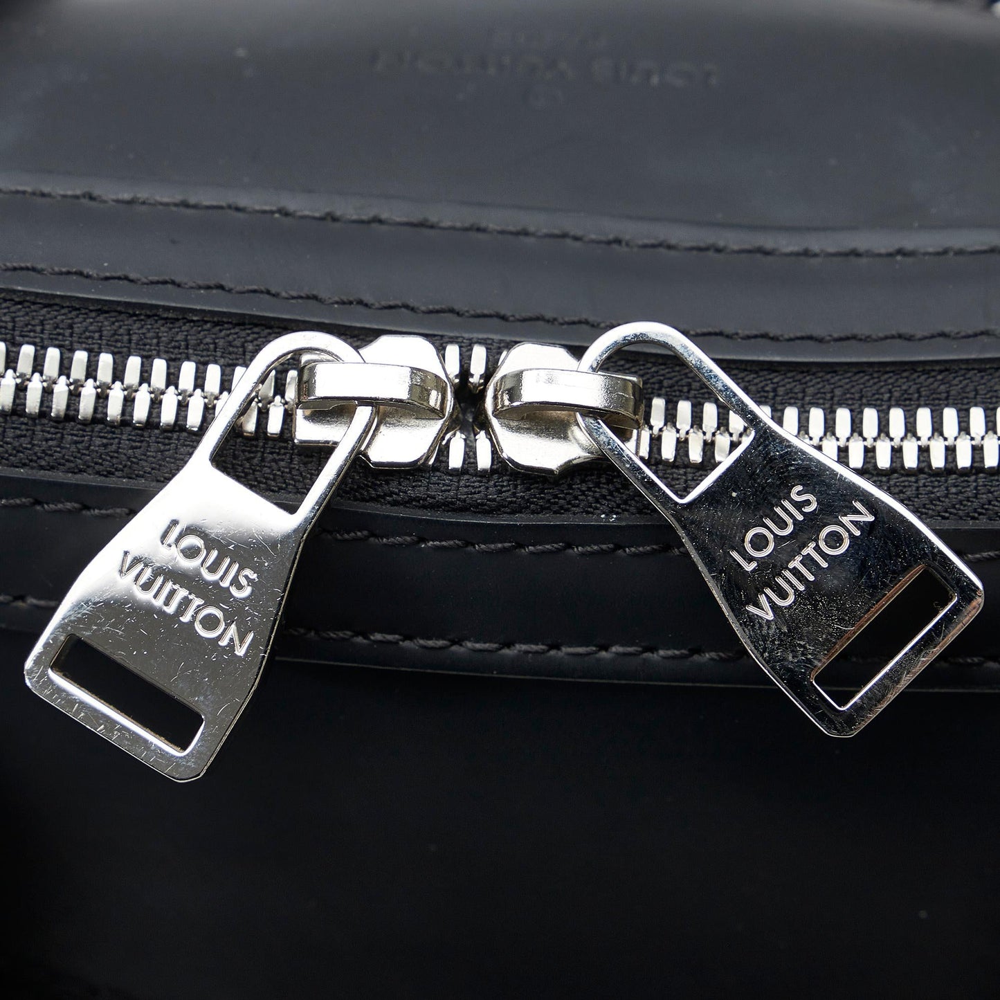 Louis Vuitton Monogram Illusion Explorer Tote (SHG-yK2cw7)
