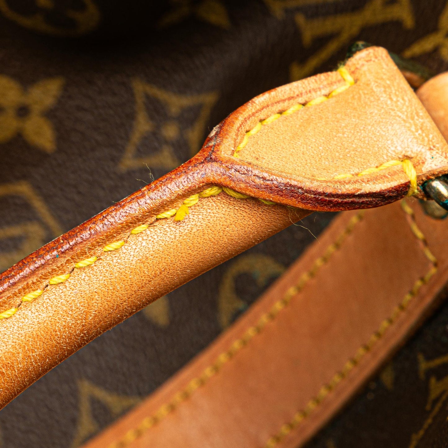 Louis Vuitton Monogram Keepall 50 (SHG-QgAigr)