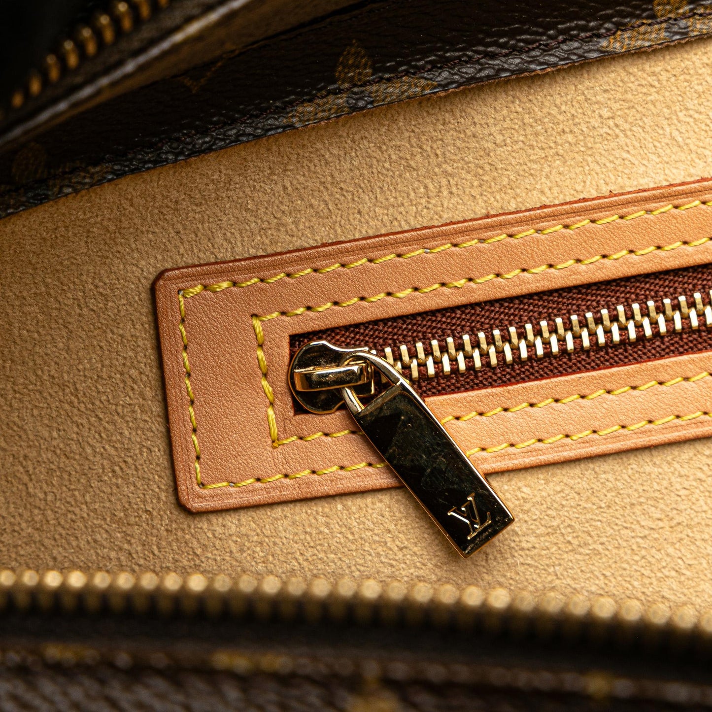 Louis Vuitton Monogram Luco (SHG-mu8cnG)