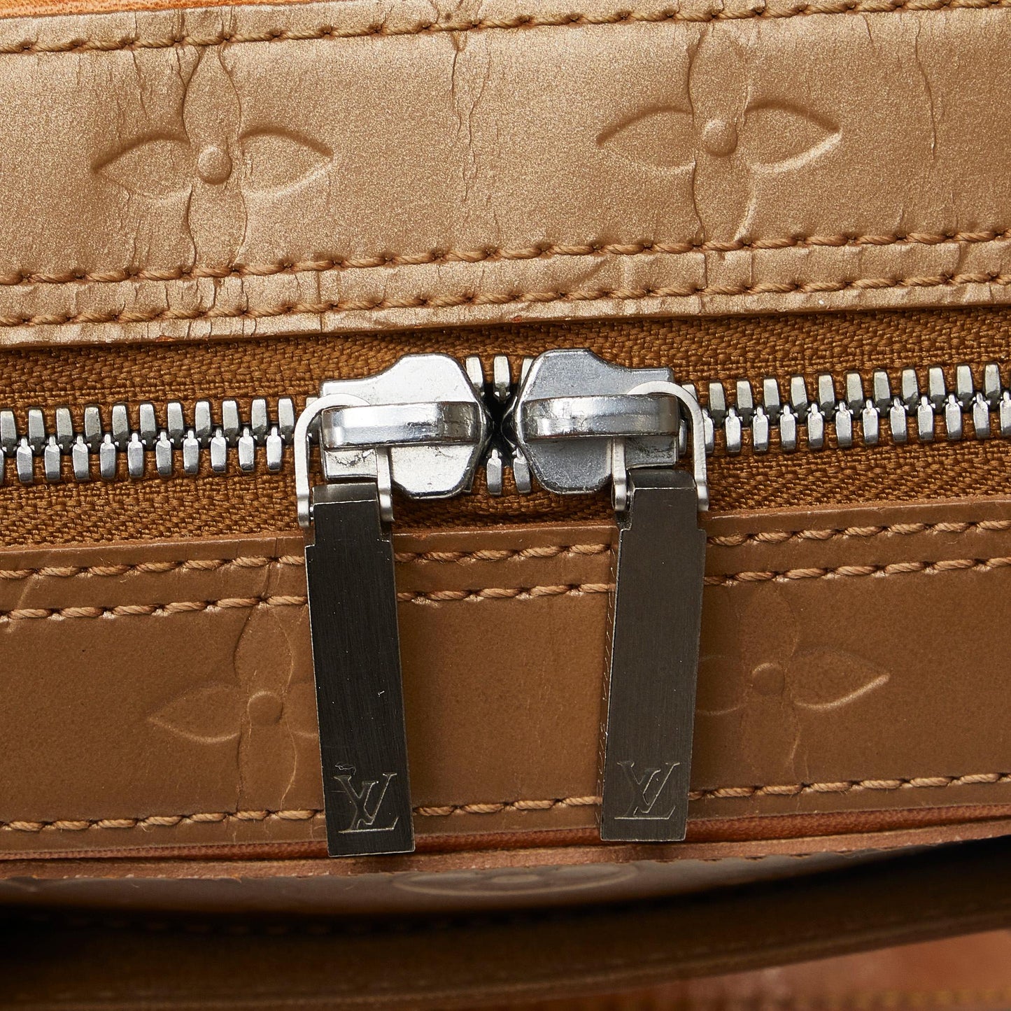 Louis Vuitton Monogram Mat Shelton (SHG-7zoHnr)