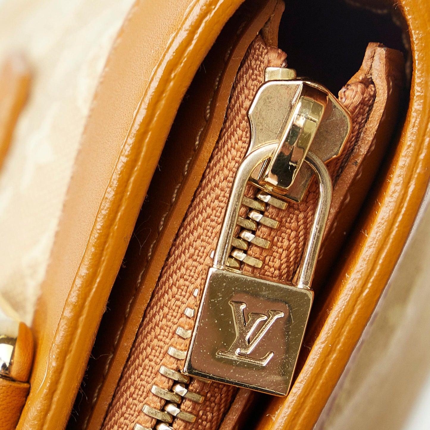 Louis Vuitton Monogram Mini Lin Lucille PM (SHG-yLnfJk)