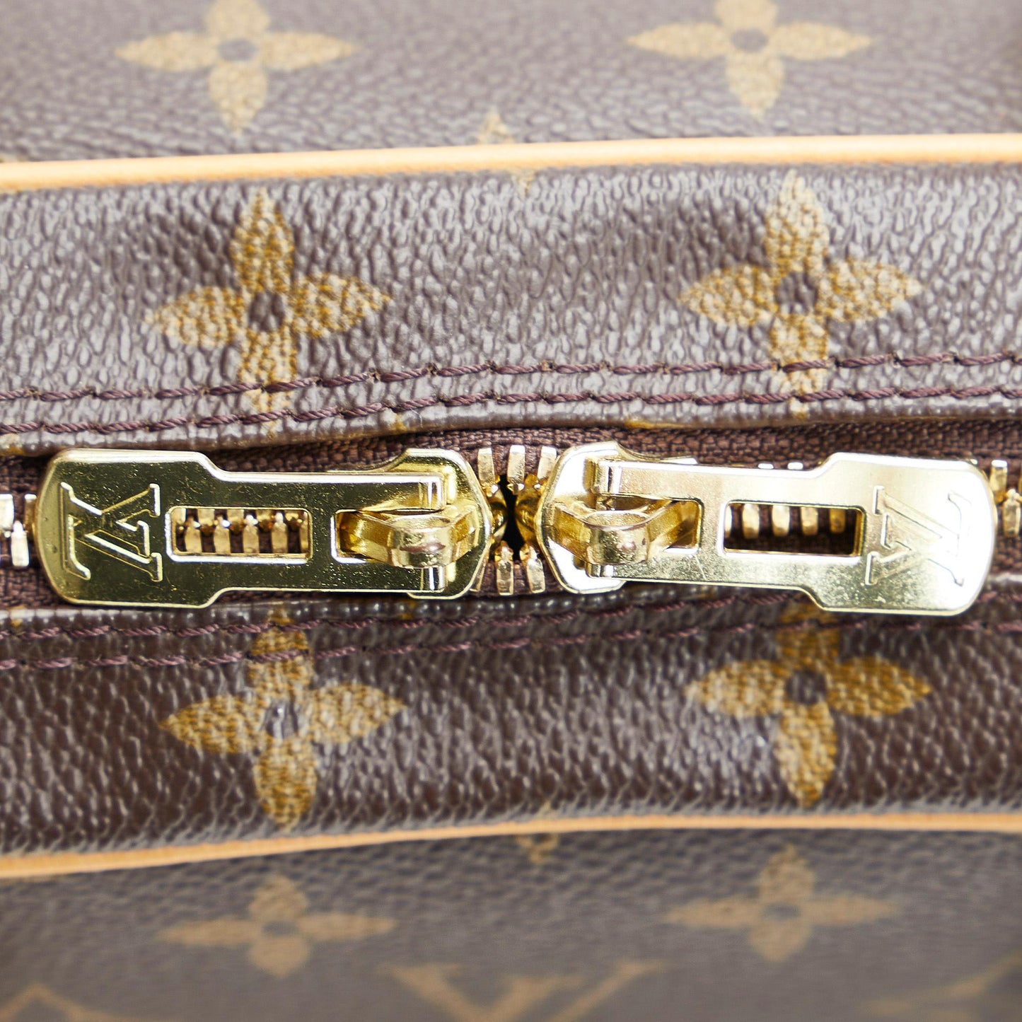 Louis Vuitton Monogram Porte Documents Voyage (SHG-6INcpX)