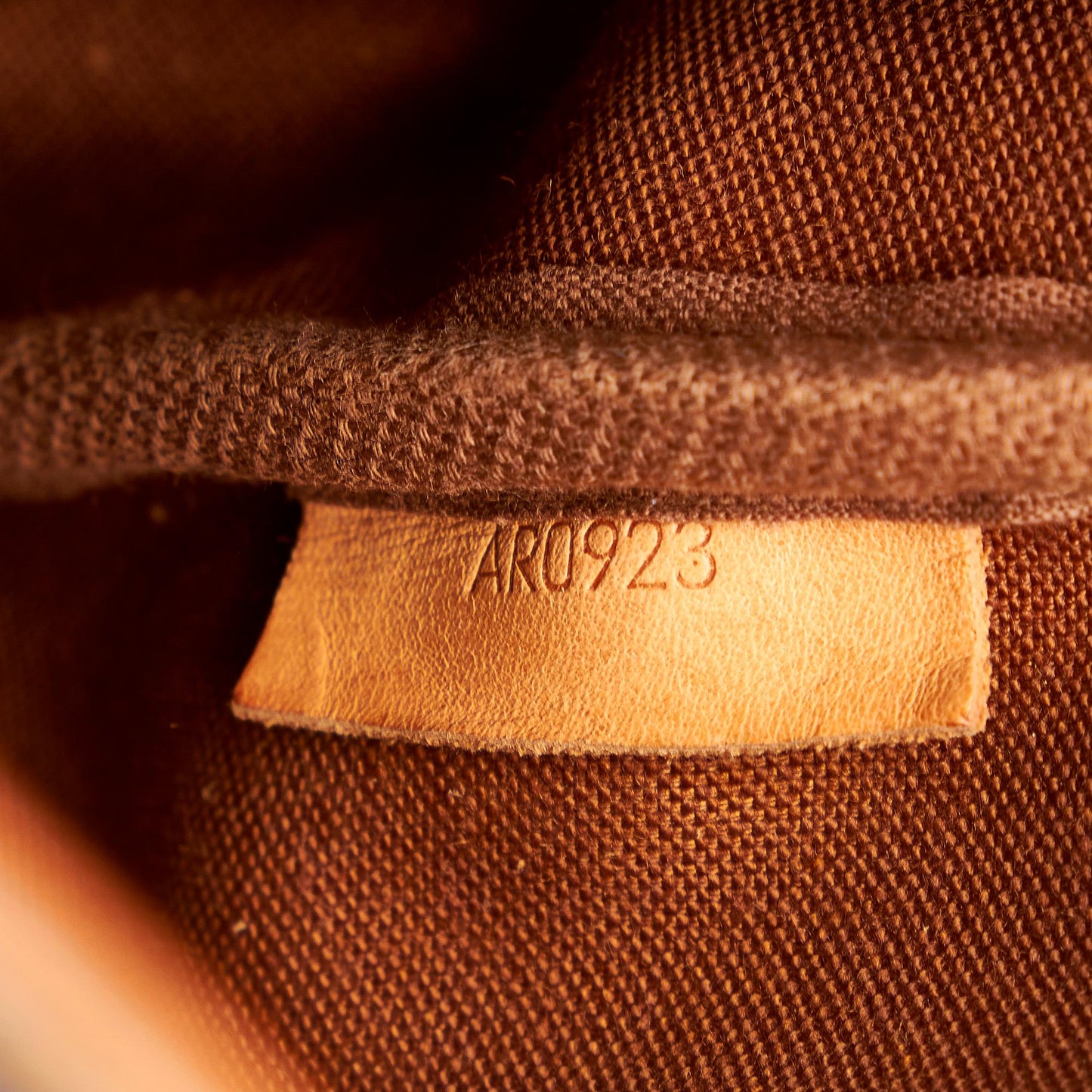 Louis Vuitton Monogram Saumur 25 (SHG-2JYd9n)