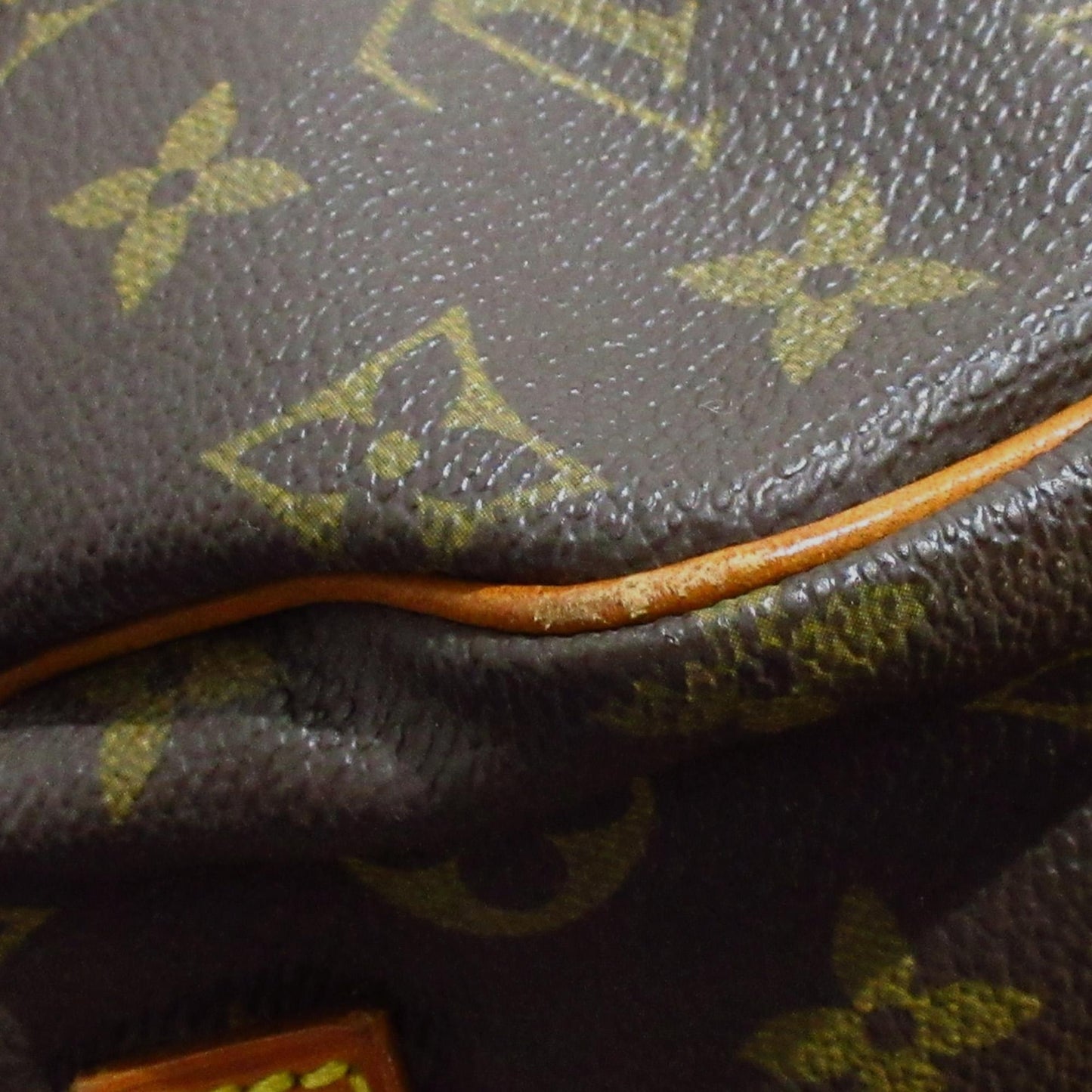 Louis Vuitton Monogram Saumur 35 (SHG-qtv6cY)