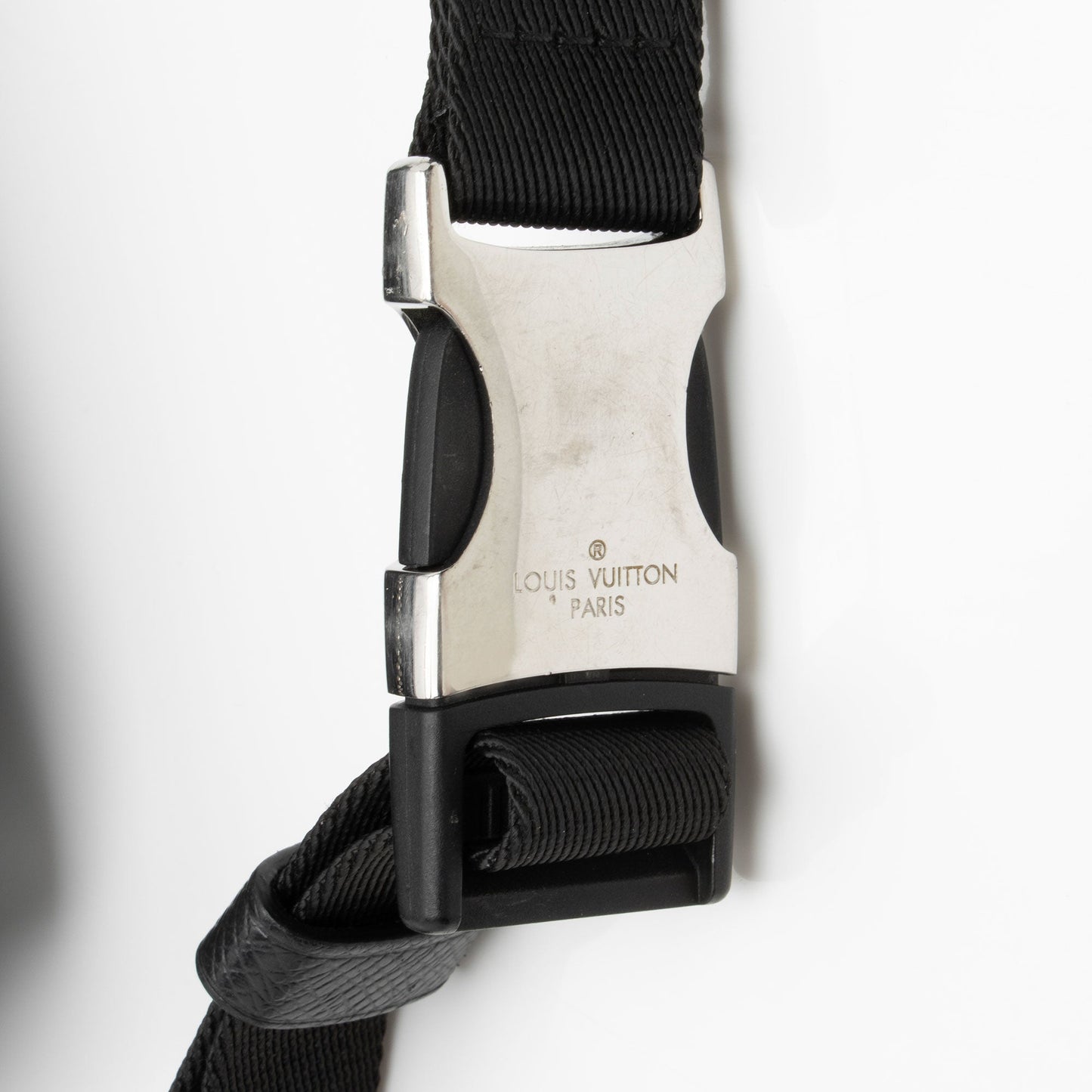 Louis Vuitton Monogram Taiga Outdoor Belt Bag (SHF-aood3t)