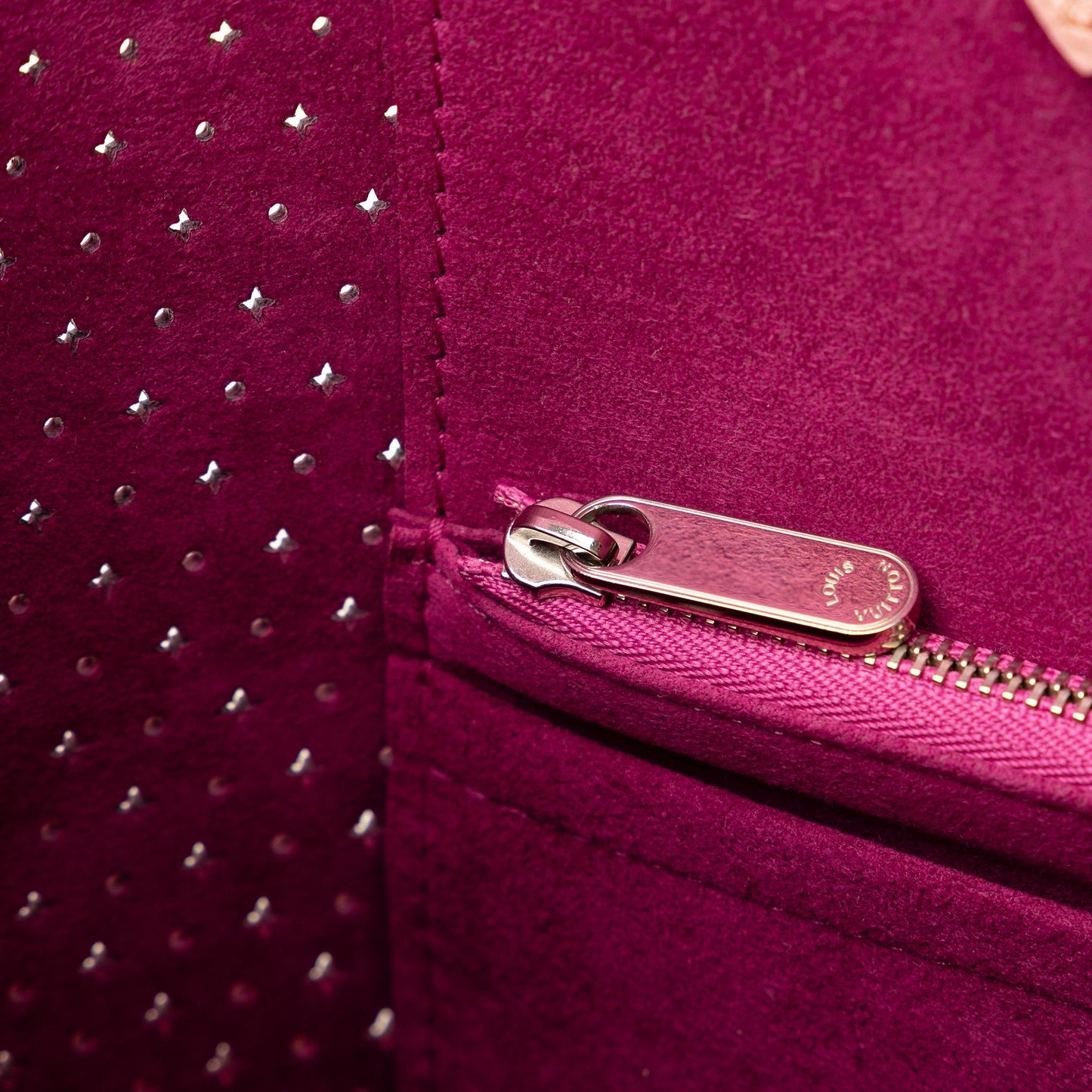 Louis Vuitton Perforated Lockme Cabas (SHG-pc9lXu)