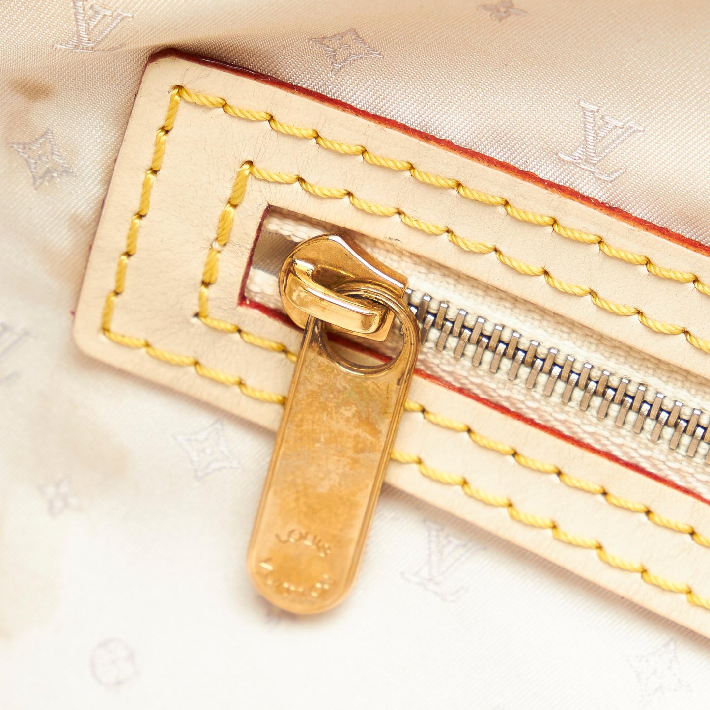 Louis Vuitton Suhali Lockit MM (SHG-26280)