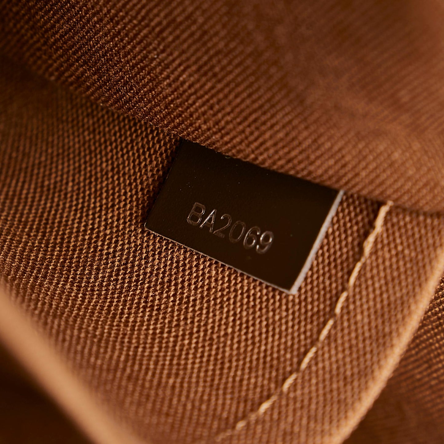 Louis Vuitton Taiga Andrei (SHG-g943NW)