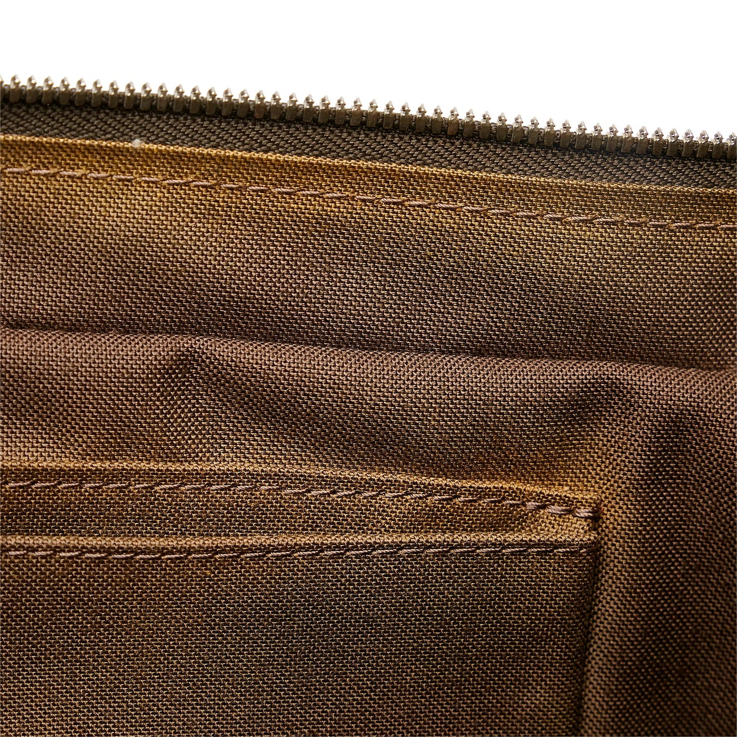 Louis Vuitton Taiga Beloukha (SHG-33800)