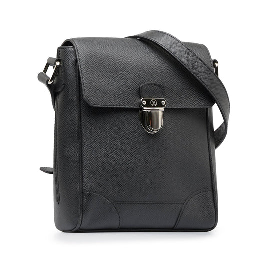 Louis Vuitton Taiga Luca (SHG-ePr5Wb)