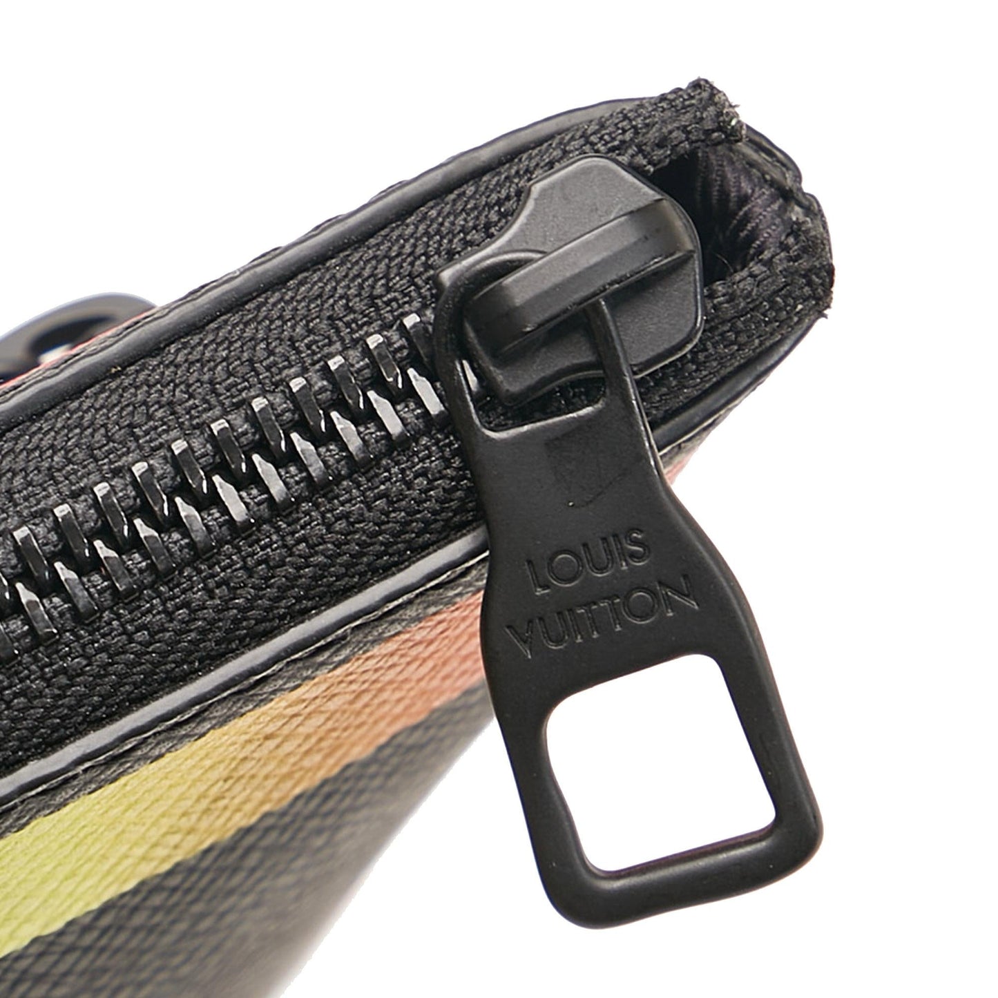 Louis Vuitton Taiga Rainbow Pochette A4 (SHG-36906)