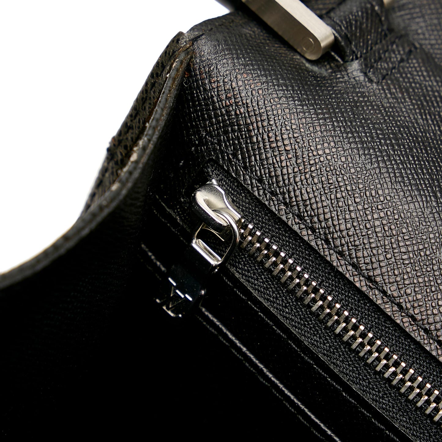 Louis Vuitton Taiga Selenga (SHG-28209)