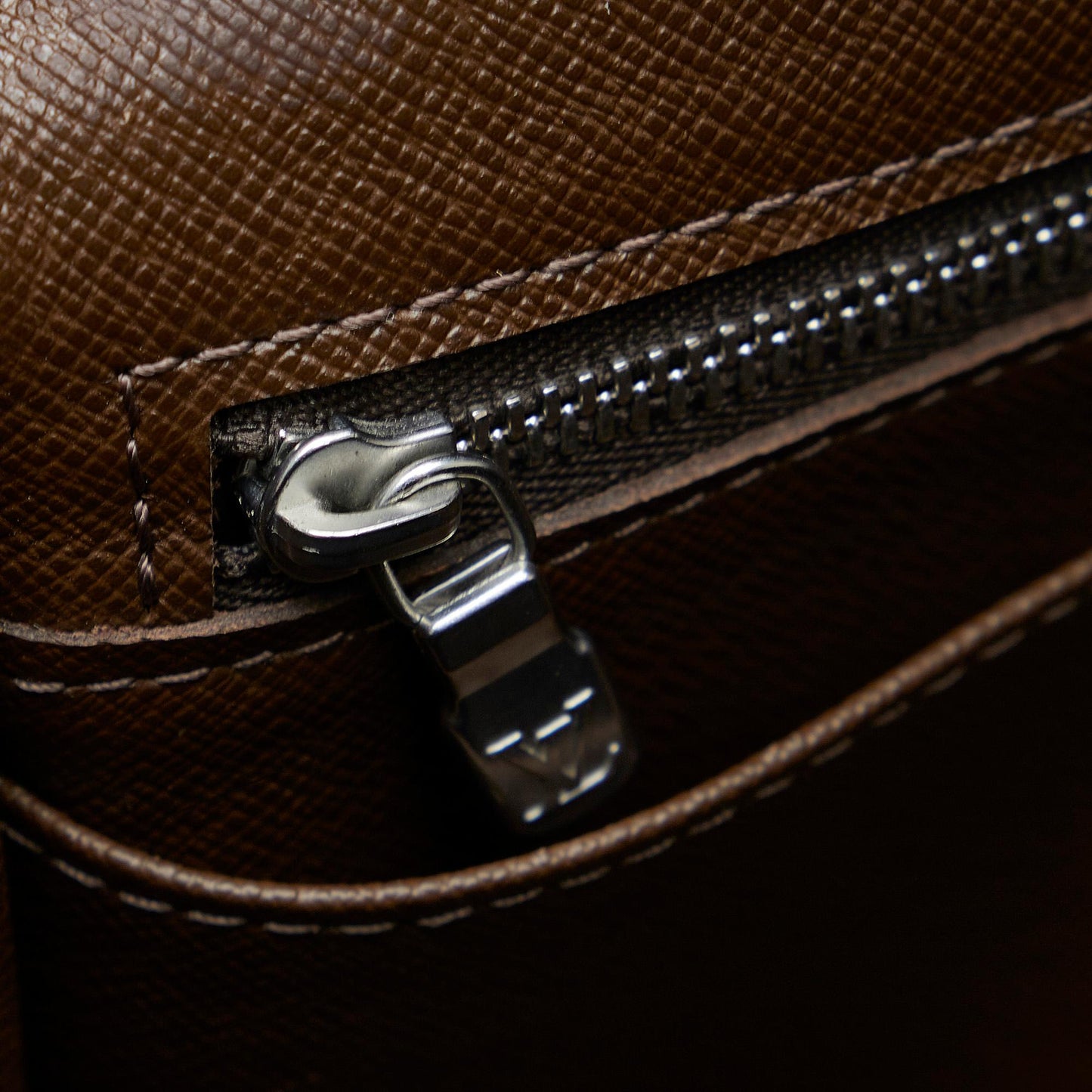 Louis Vuitton Taiga Selenga (SHG-OGQi3F)