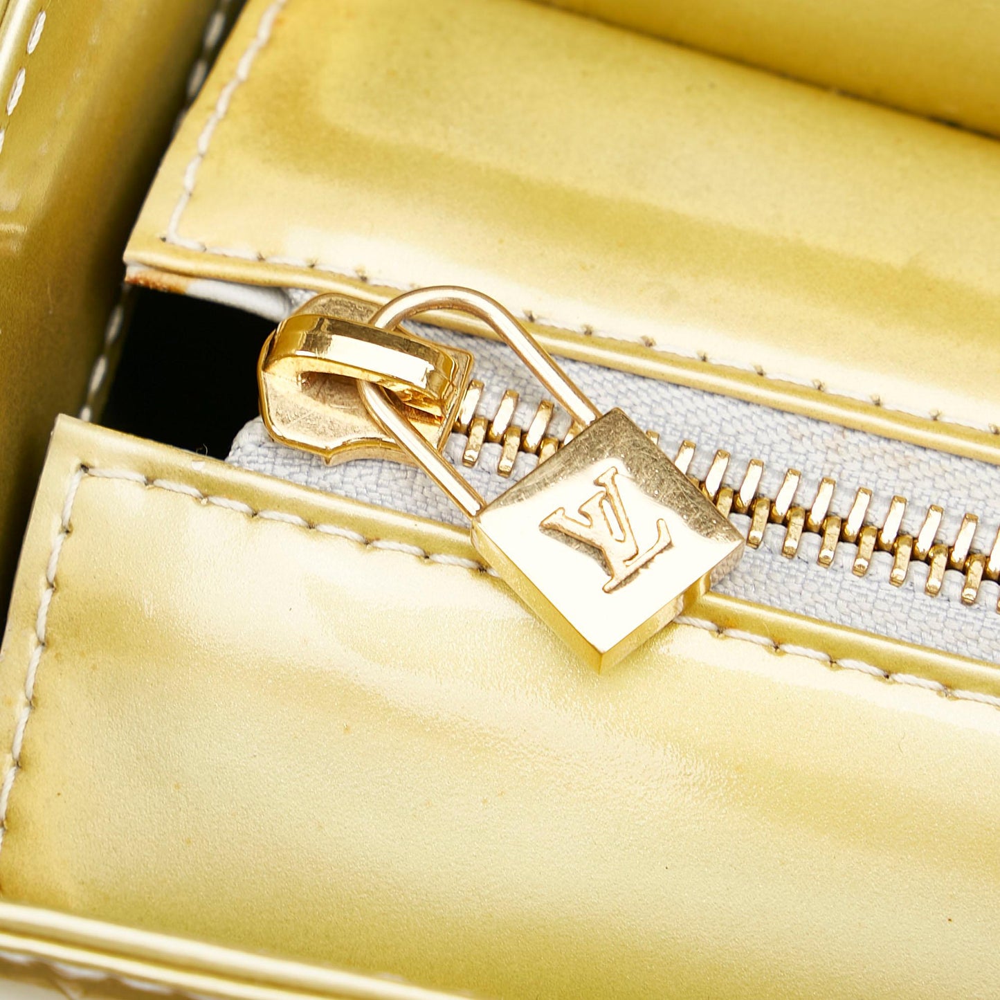 Louis Vuitton Vernis Columbus (SHG-22087)