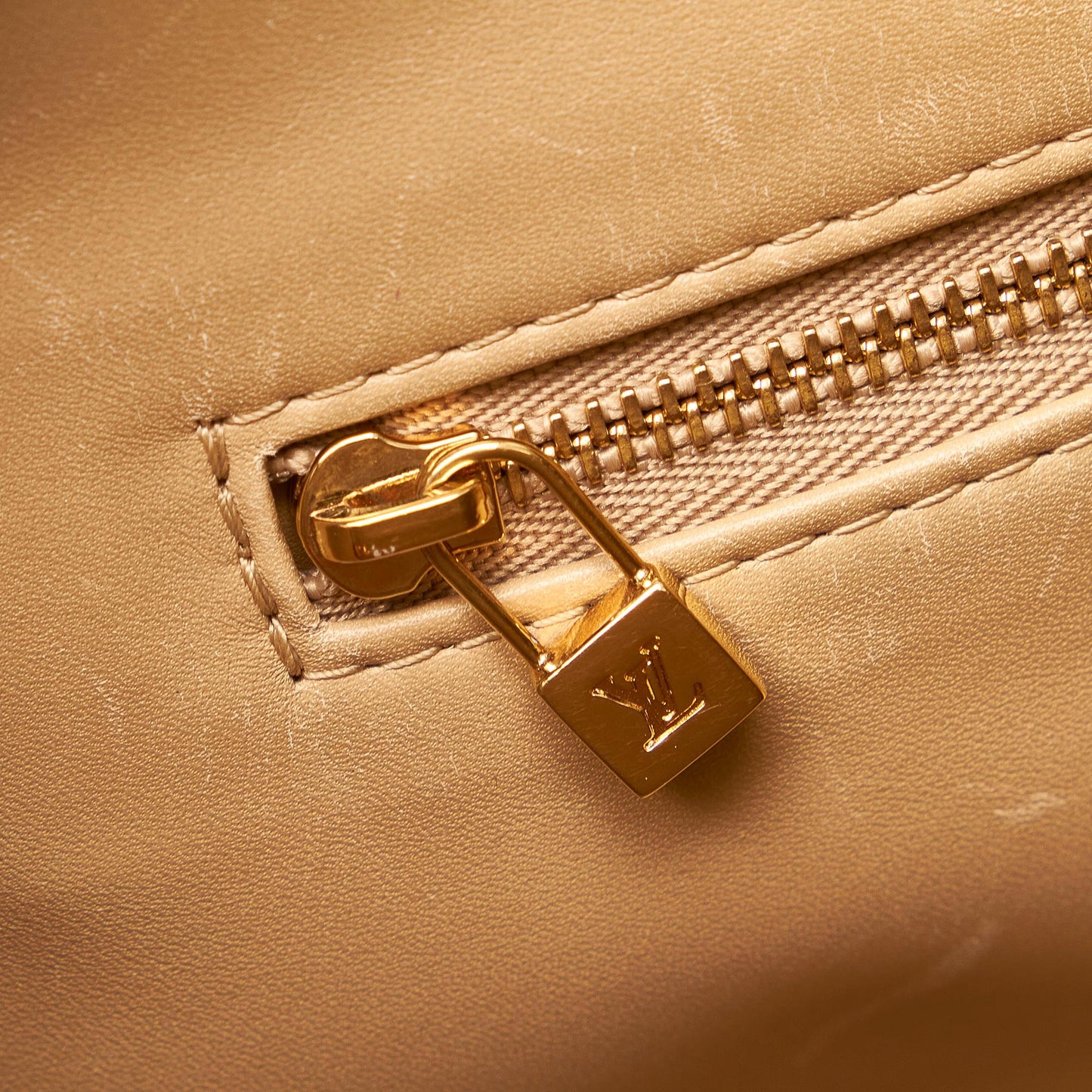 Louis Vuitton Vernis Houston (SHG-27330)