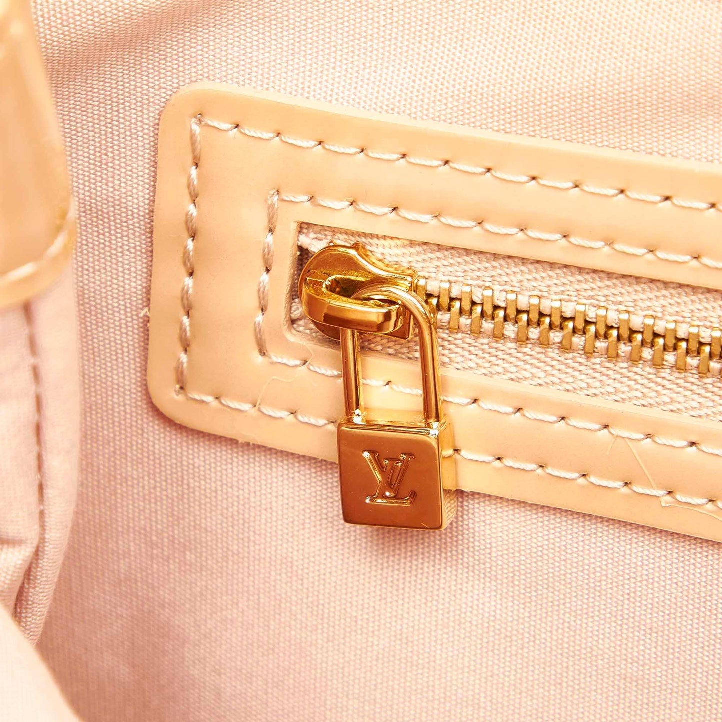 Louis Vuitton Vernis Wilshire PM (SHG-22500)