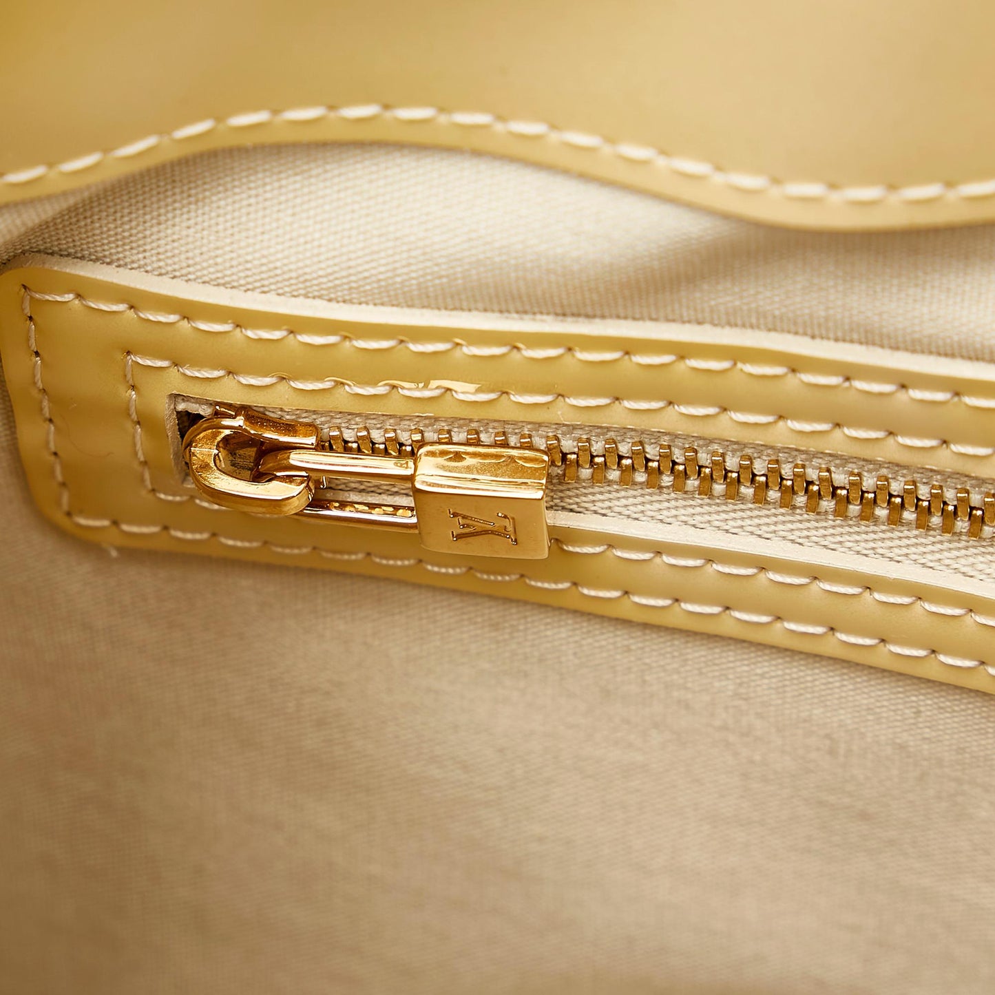 Louis Vuitton Vernis Wilshire PM (SHG-29957)