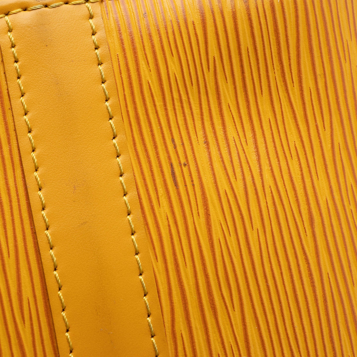 Louis Vuitton Vintage Epi Leather Speedy 25 Satchel (SHF-J8QSzJ)
