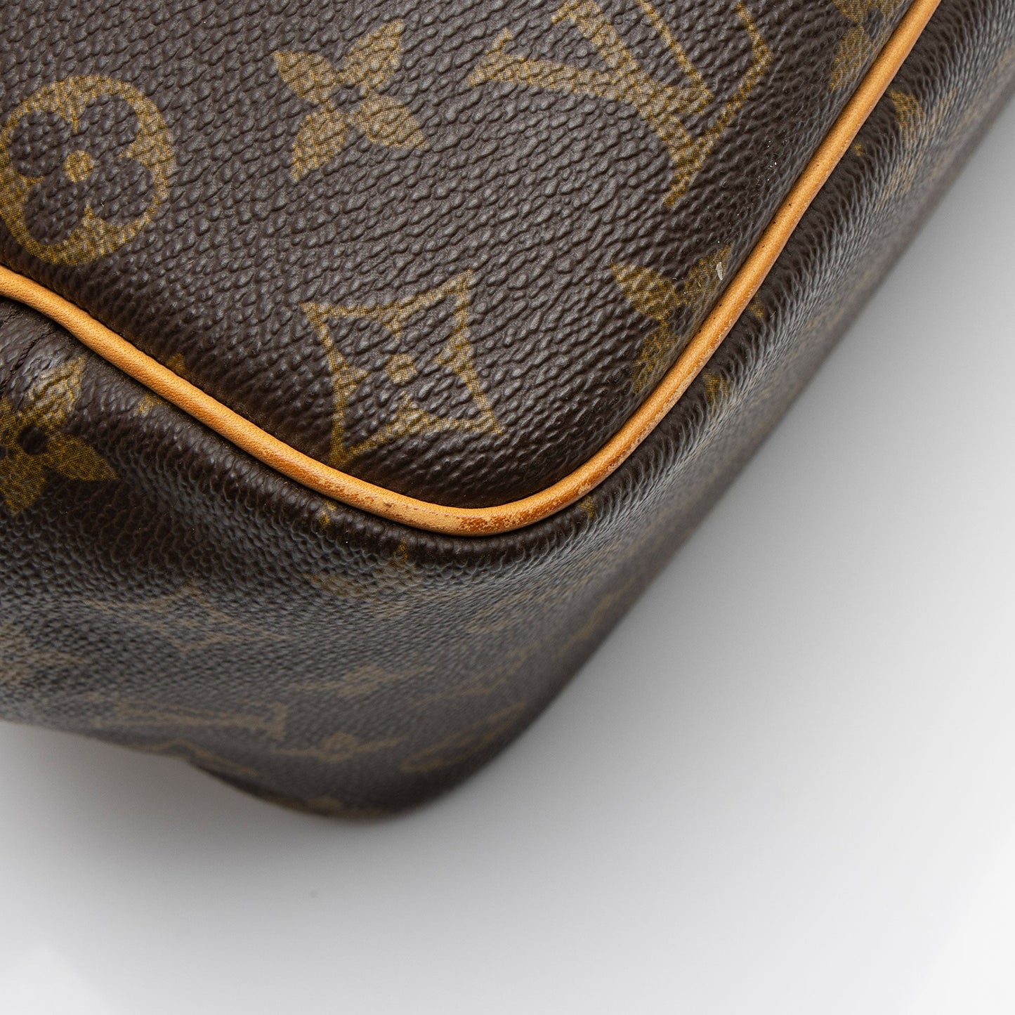 Louis Vuitton Vintage Monogram Canvas Deauville Satchel (SHF-HqTgh0)