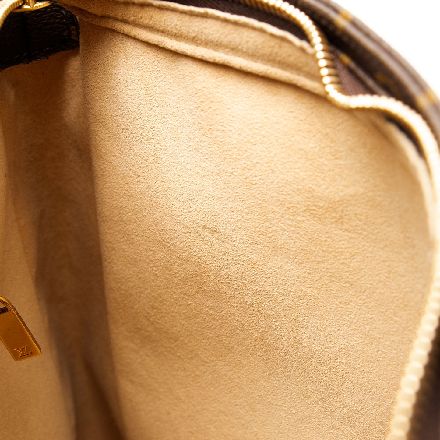 Louis Vuitton Vintage Monogram Canvas Looping GM Shoulder Bag (SHF-MUZTcv)