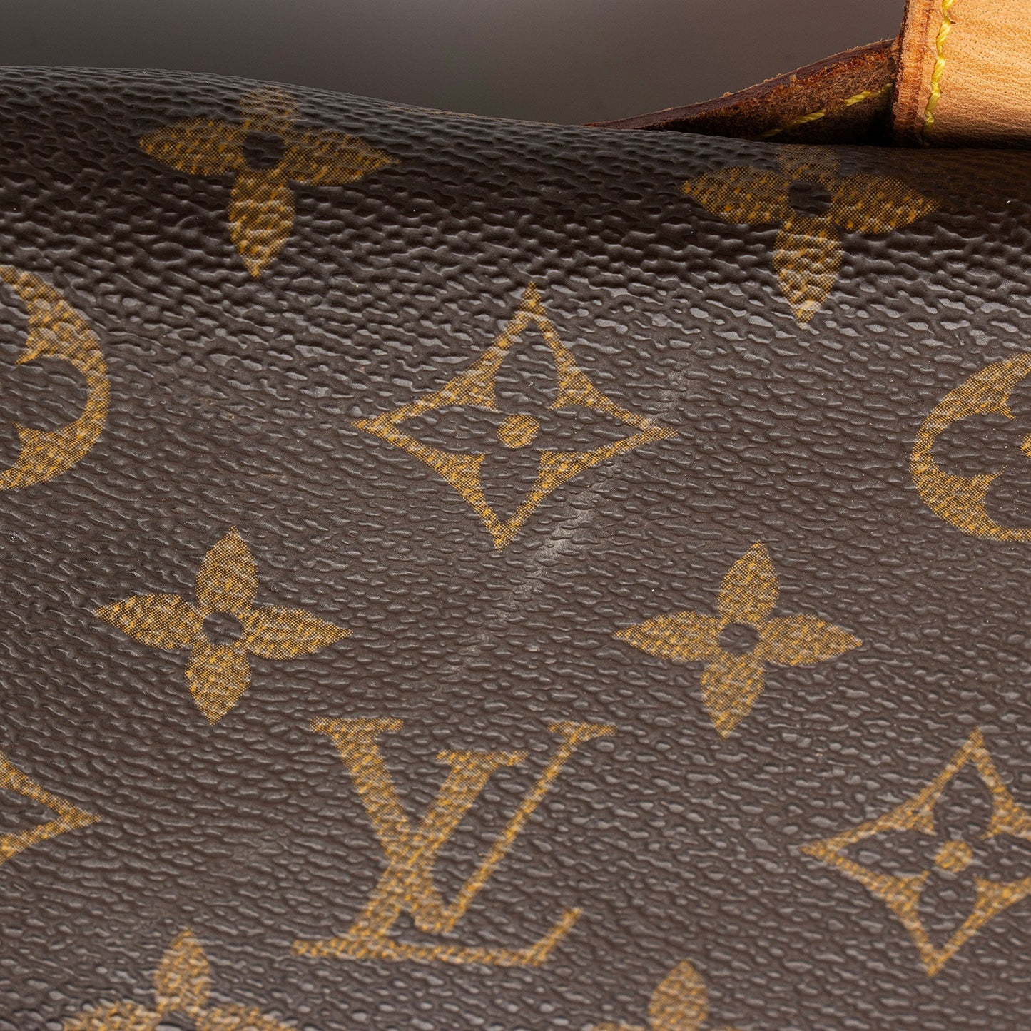Louis Vuitton Vintage Monogram Canvas Saumur 35 Messenger Bag (SHF-523WYh)