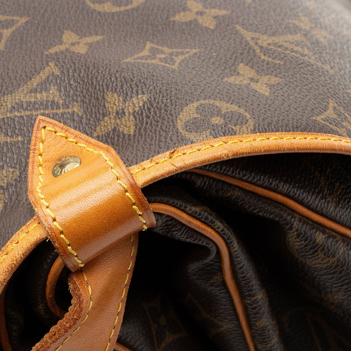 Louis Vuitton Vintage Monogram Canvas Saumur 35 Messenger