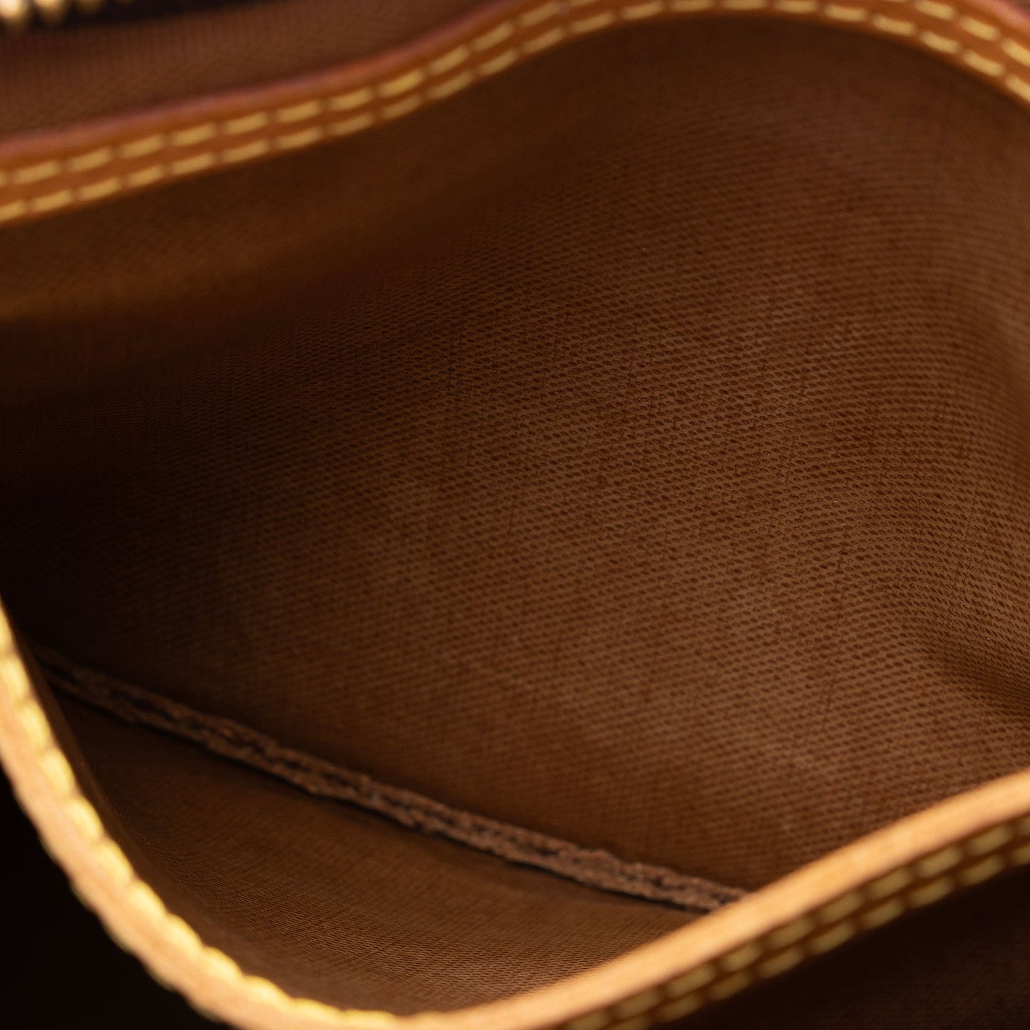 Louis Vuitton Vintage Monogram Canvas Speedy 30 Satchel (SHF-Owe8gC)
