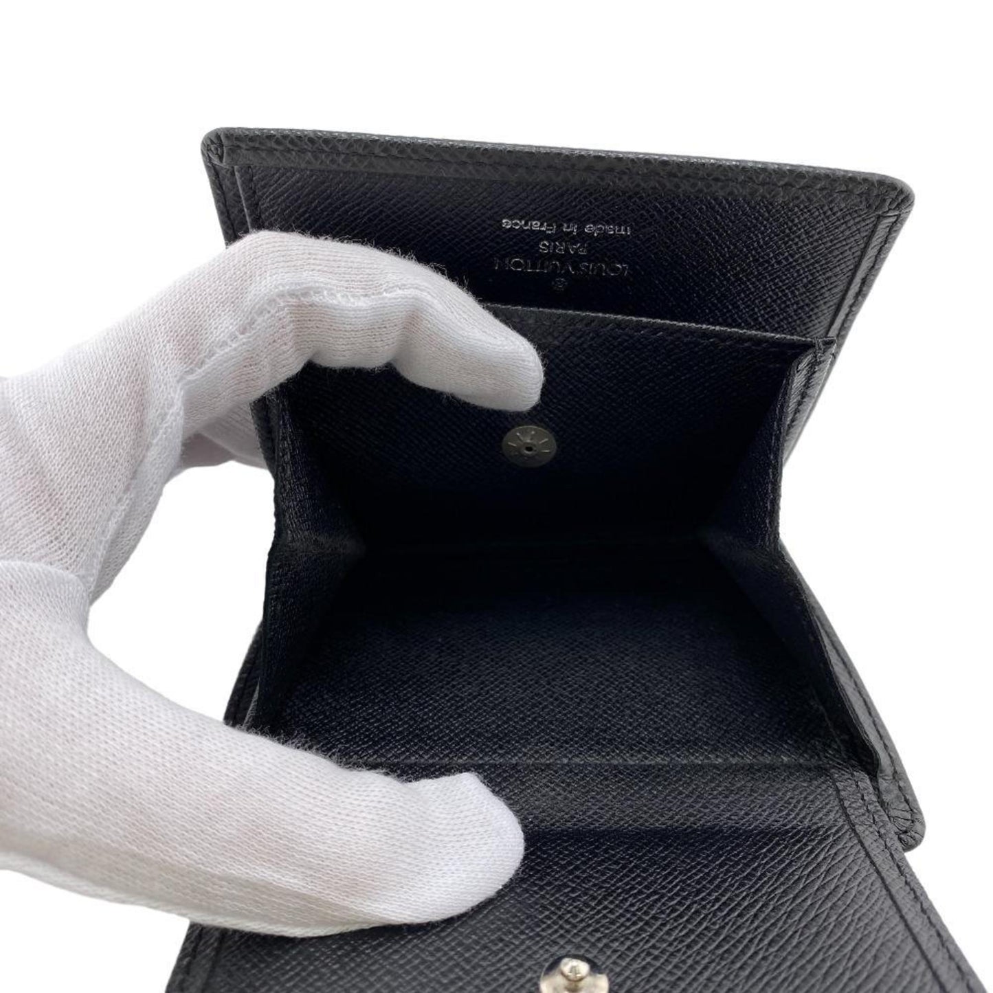 Louis Vuitton Taiga Leather Wallet ()