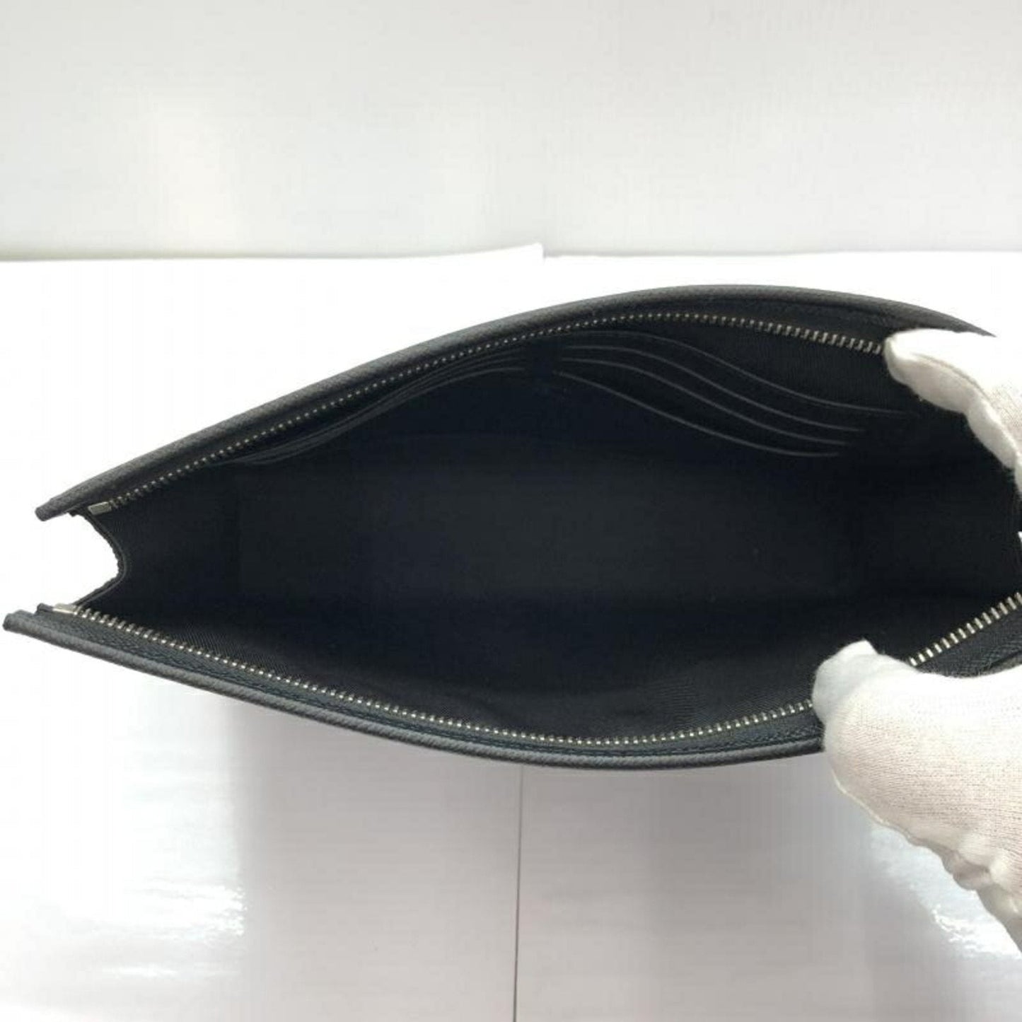 Louis Vuitton Pochette Voyage Leather Clutch Bag ()