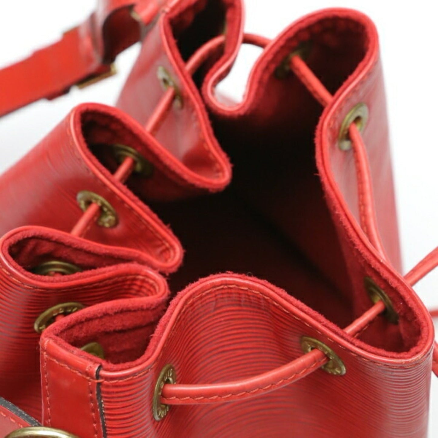 Louis Vuitton Petit Noé Leather Shoulder Bag ()