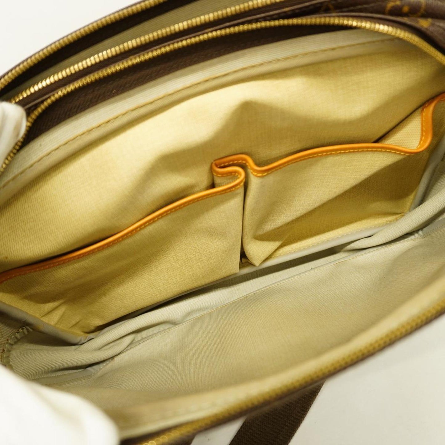 Louis Vuitton Canvas Shoulder Bag ()