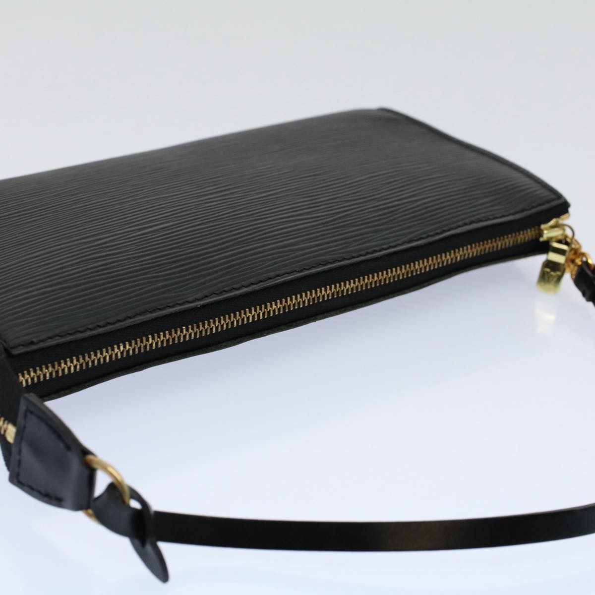 Louis Vuitton Pochette Accessoire Leather Clutch Bag ()