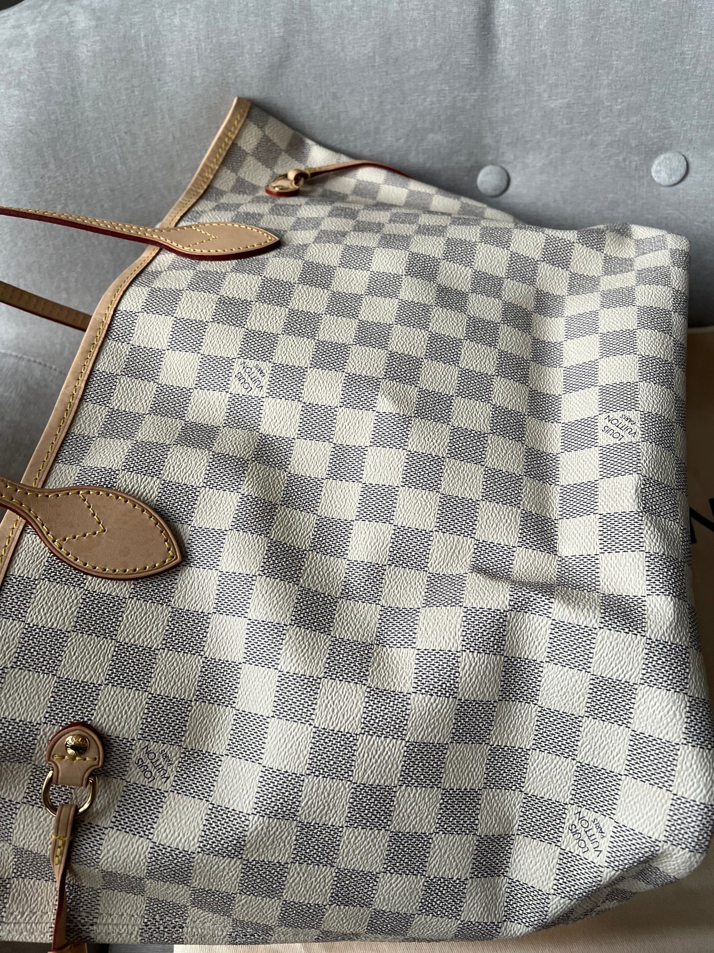 Louis Vuitton Neverfull MM Damier Azur (1,410)