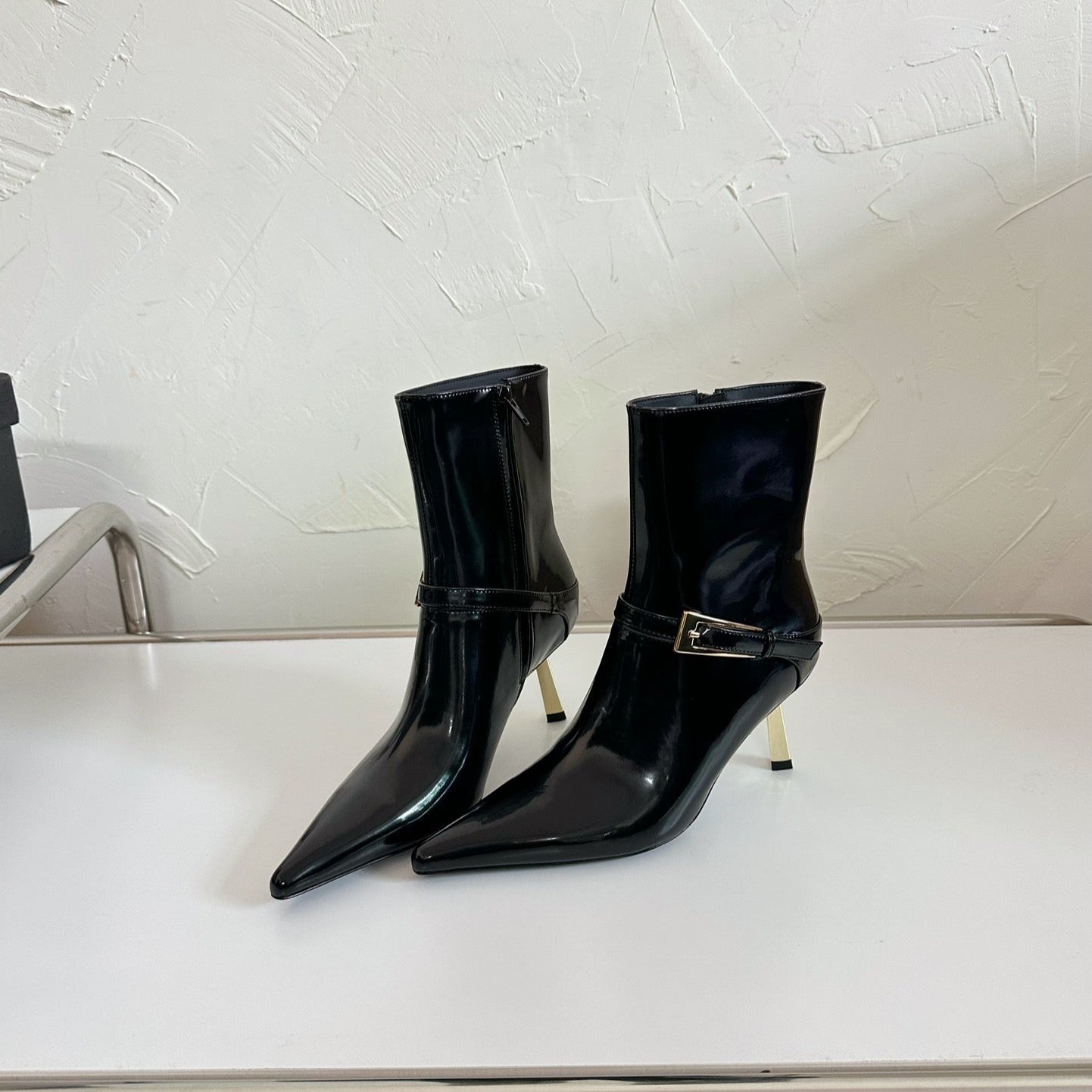 Luxury Saint Laurent LEE BOOTIES IN BLACK GLAZED CALFSKIN