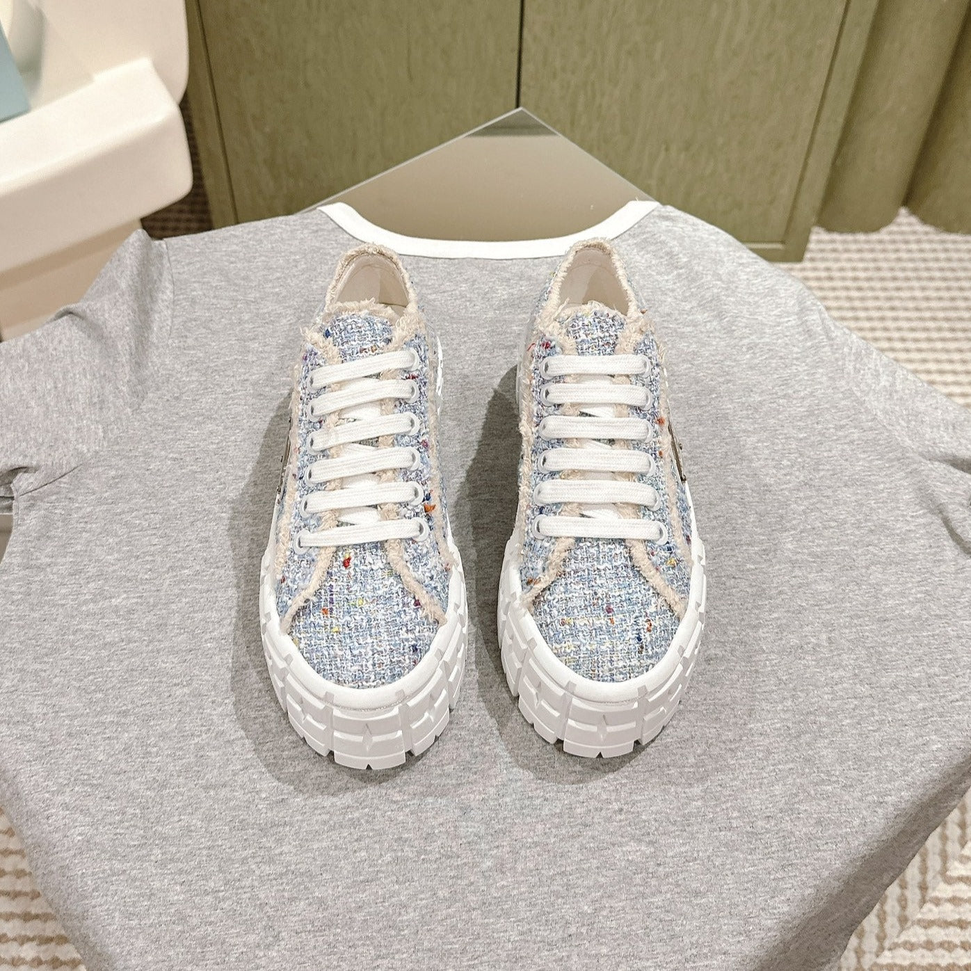 Luxury PradaDOUBLE WHEEL RE-NYLON GABARDINE SNEAKERS SKY FABRIC