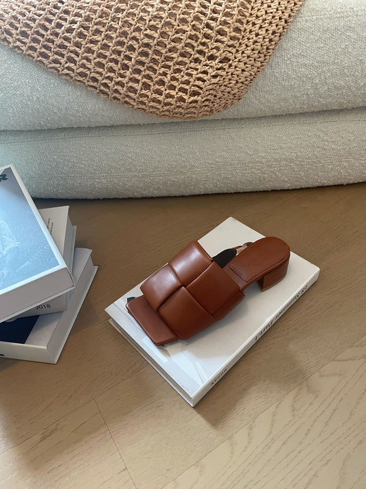 Luxury Bottega Veneta patch mule 35 brown lambskin