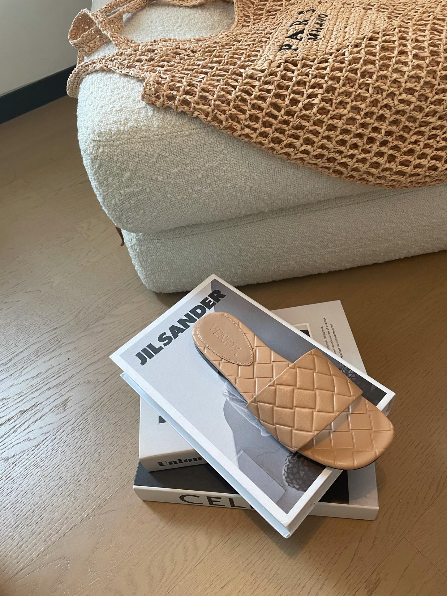 Luxury Bottega Veneta amy flat mule nude lambskin