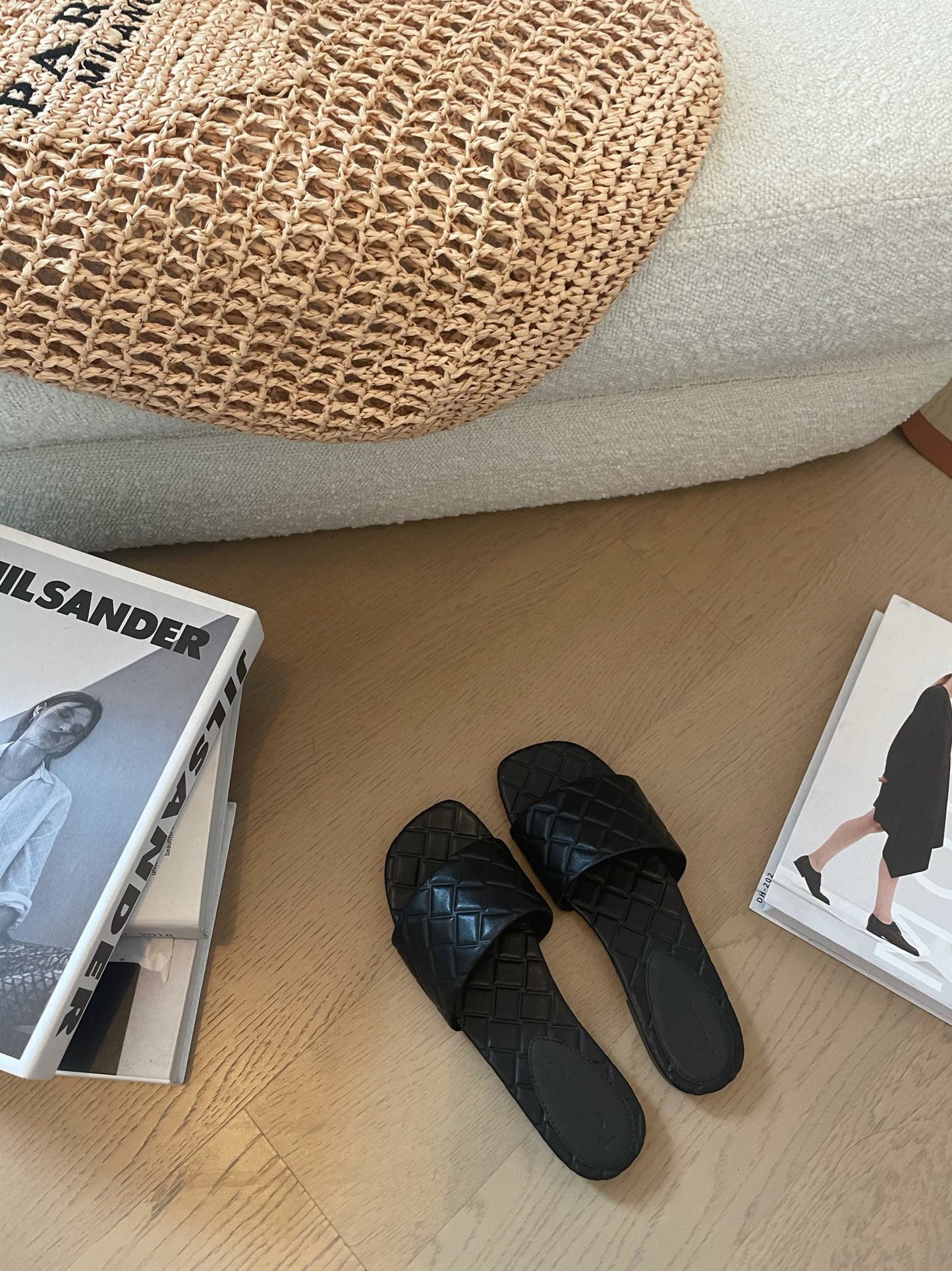 Luxury Bottega Veneta amy flat mule black lambskin