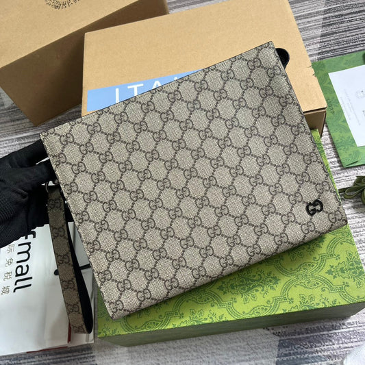 Luxury Gucci NEO VINTAGE 26 GG SUPREME POUCH IN BEIGE AND EBONY CANVAS
