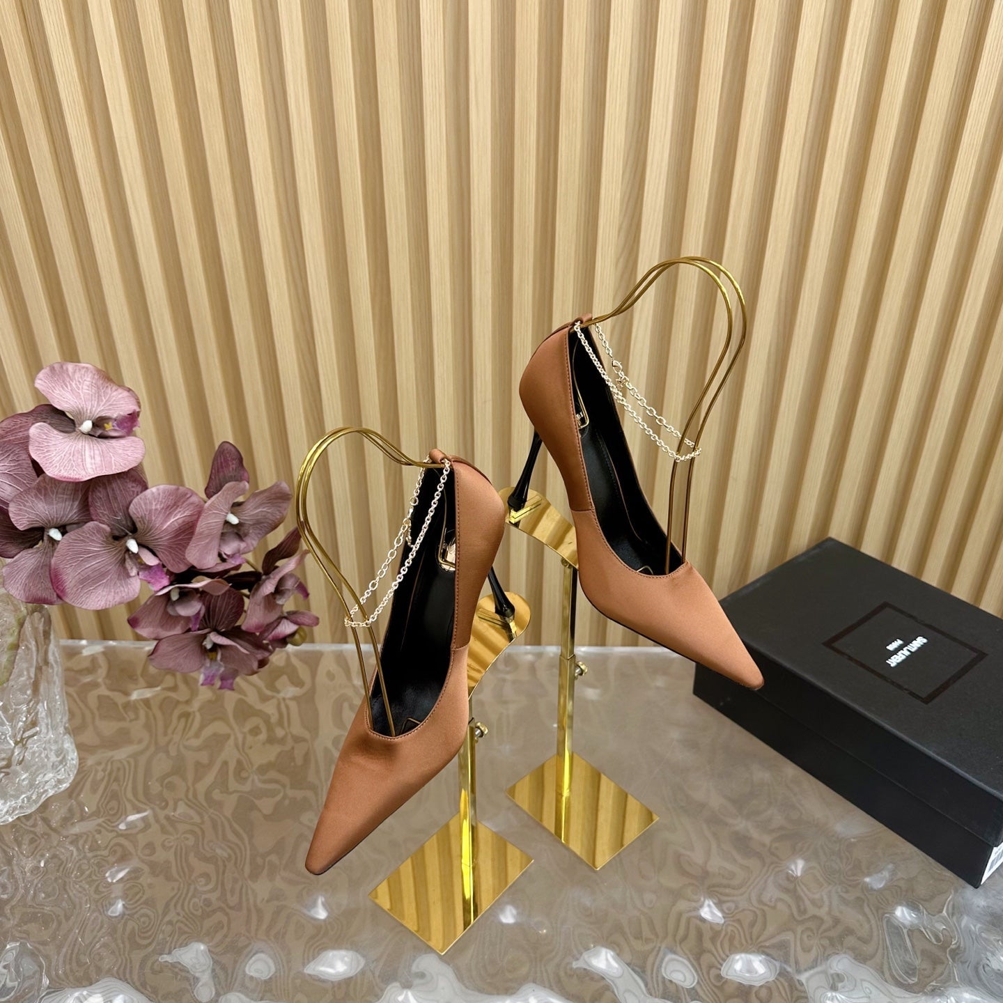 Luxury Saint Laurent RÉGINE PUMPS IN RUSTIC ORANGE SATIN GOLD CHAIN