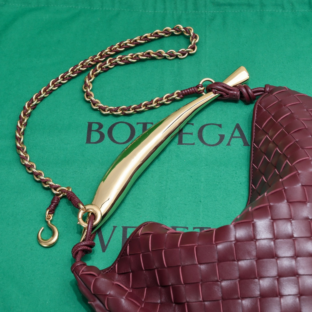 Luxury Bottega Veneta SARDINE 33 WITH CHAIN IN BAROLO LAMBSKIN