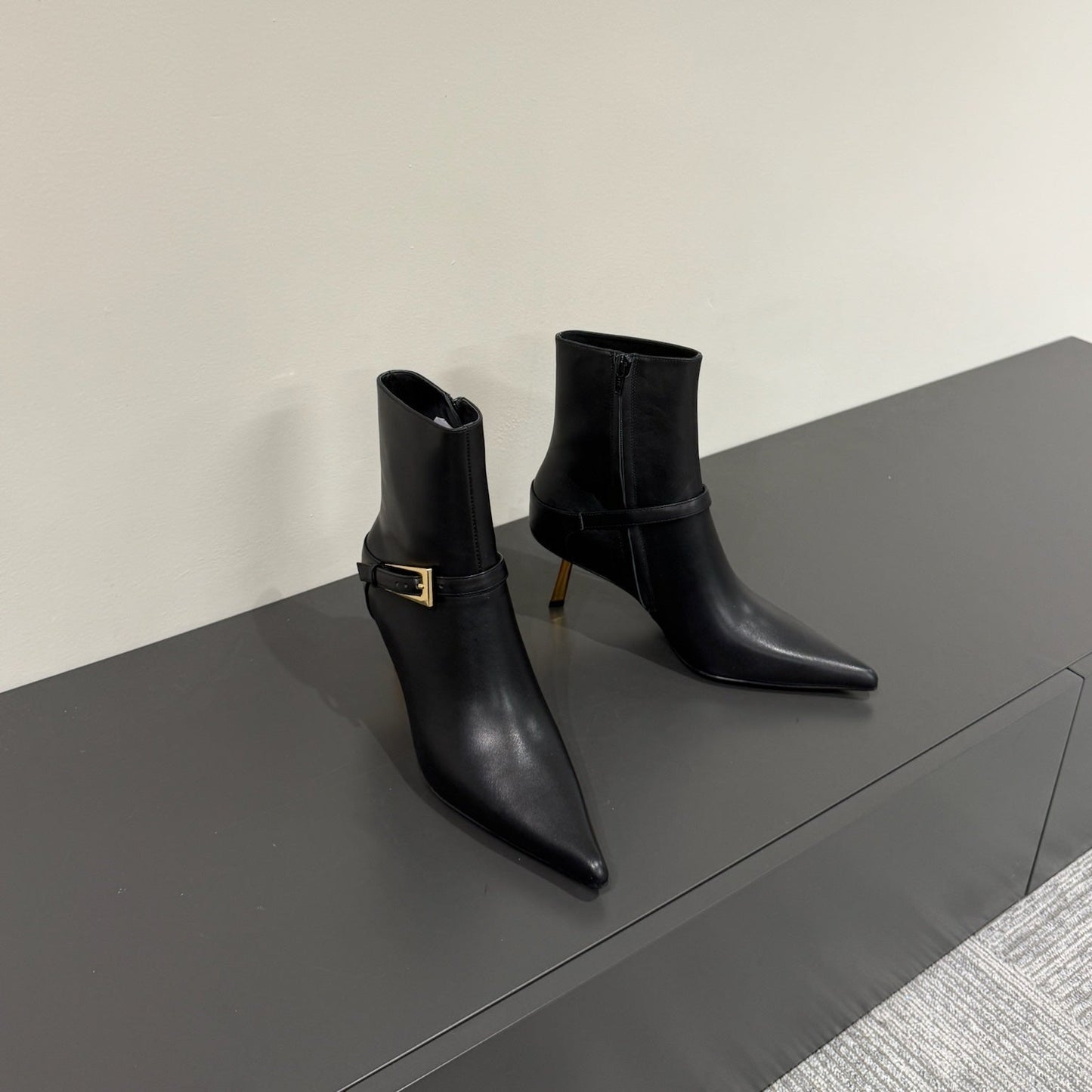 Luxury Saint Laurent LEE BOOTS IN BLACK SMOOTH CALFSKIN