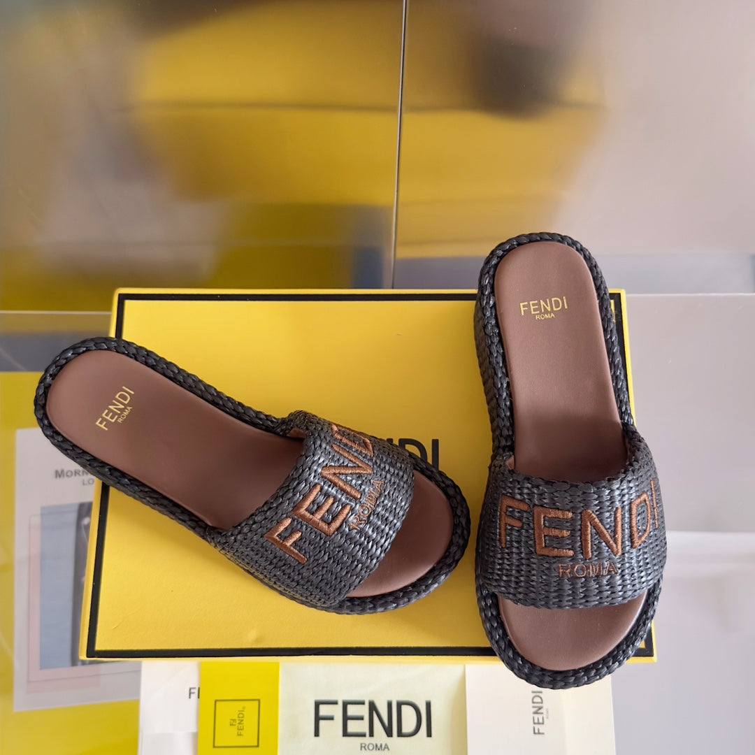 Luxury FendiLuxury FendiPLATFORM WEDGES IN BLACK MIX CHOCOLATE BROWN RAFFIA