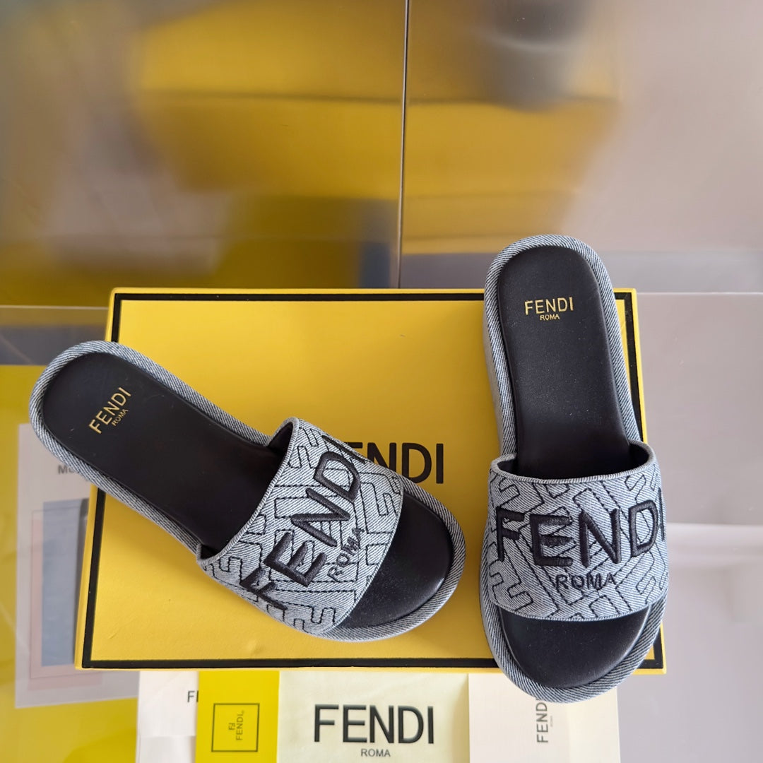 Luxury FendiLuxury FendiPLATFORM WEDGES IN GREY MONOGRAM JACQUARD WITH BLACK EMBROIDERED LOGO