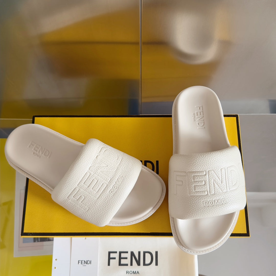 Luxury FendiLuxury FendiROMA SLIDES IN WHITE FUSSBETT LAMBSKIN